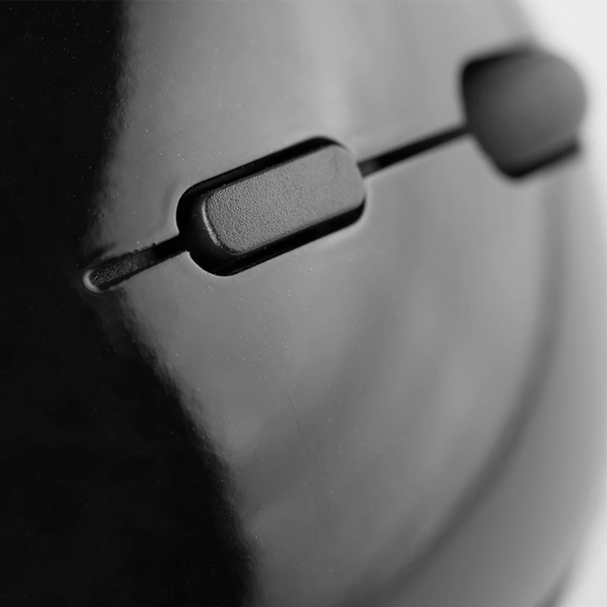 Imagen 3 de Mouse Ergonómico Inalámbrico KlipX KMW-5 Óptico 1600DPI 6 Btns Semi Vert. Negro