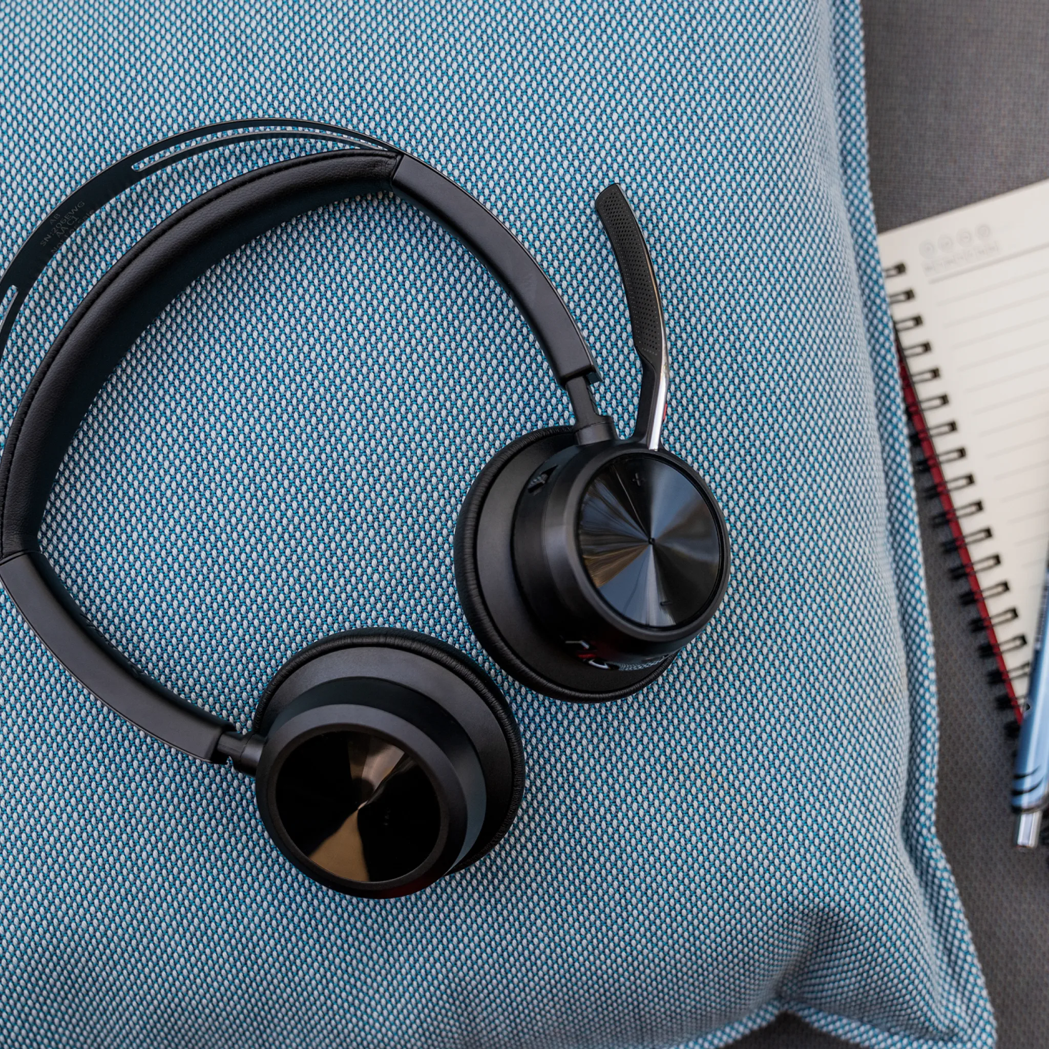 Imagen 4 de Audifonos Poly Voyager Focus 2 MS Teams Certified