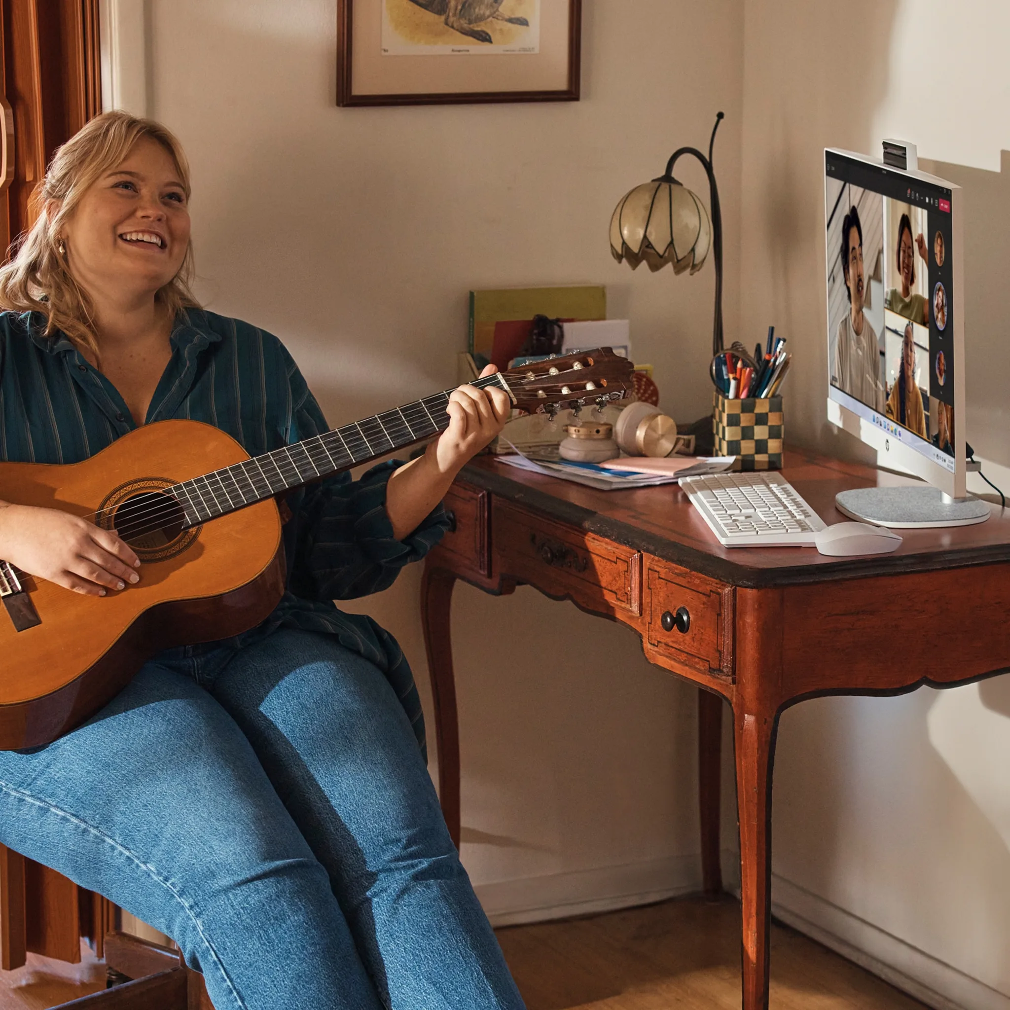 Imagen 6 de Computador HP AIO 27-cr0011la AMD Ryzen 7 7730U RAM16GB SSD512GB 27" W11H