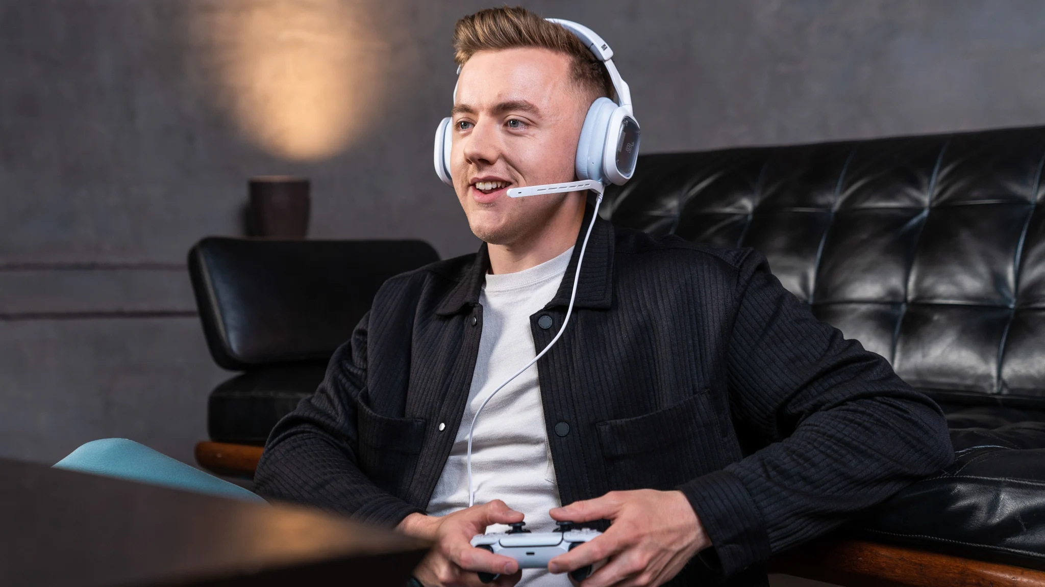 Imagen 14 de Logitech A30 Headset-Navy/ Red X-Box LAT