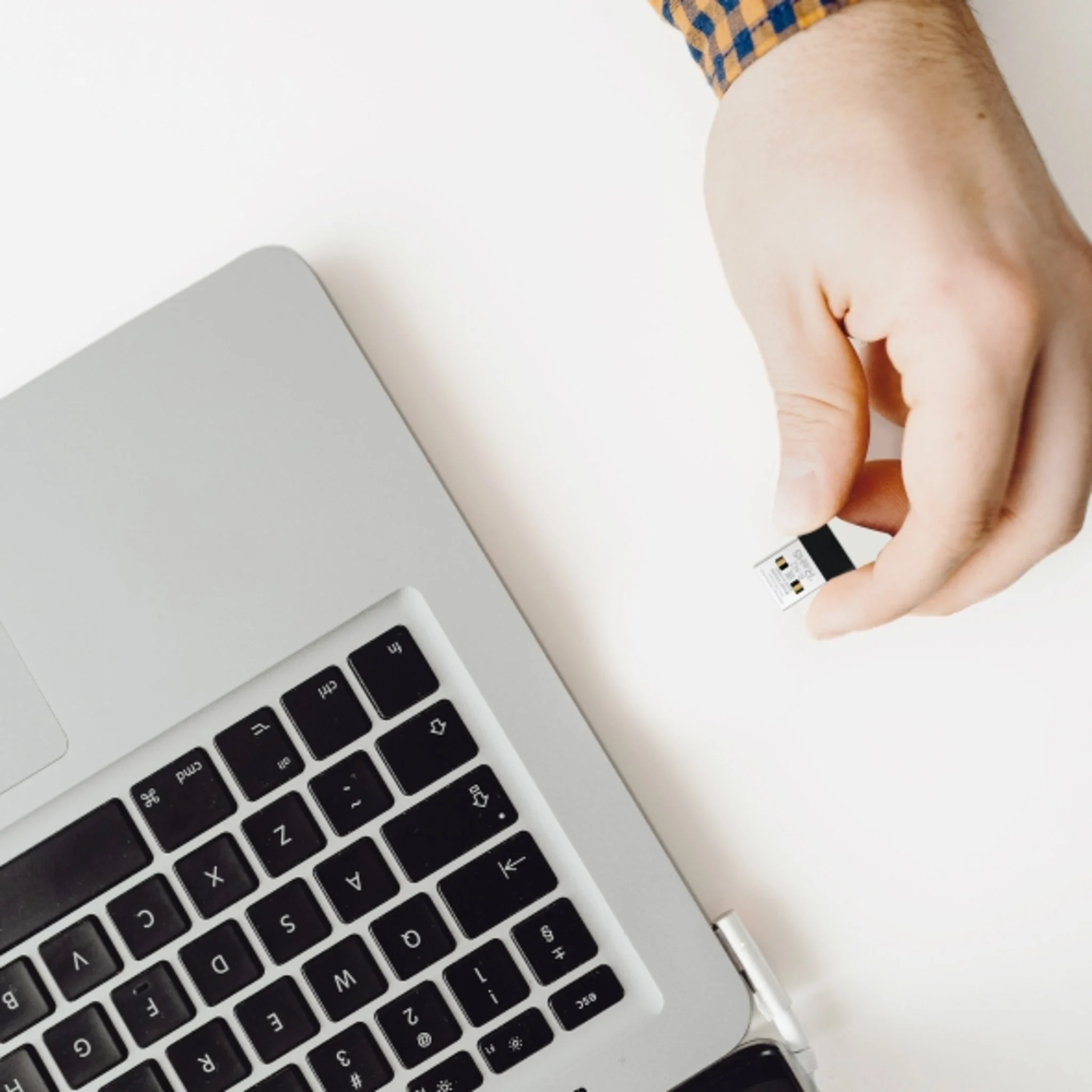 Imagen 2 de Adaptador Receptor WiFi USB Mercusys AC650 Nano Dual Band  PC Notebook