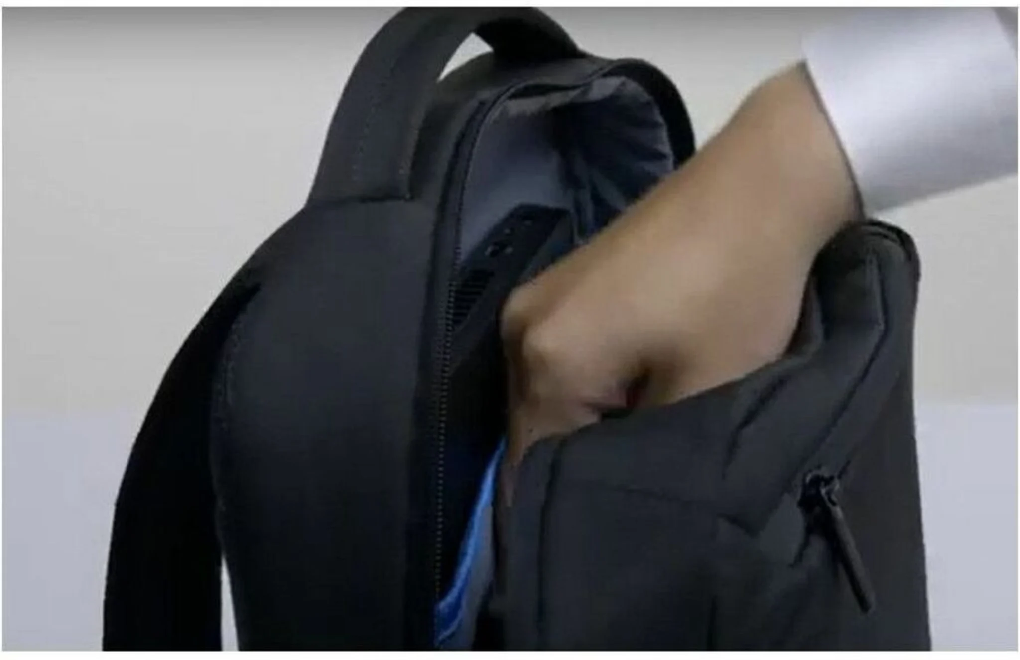 Imagen 4 de Mochila Dell EcoLoop Pro Slim para Notebook 15" con Tejido 600D de uso intensivo