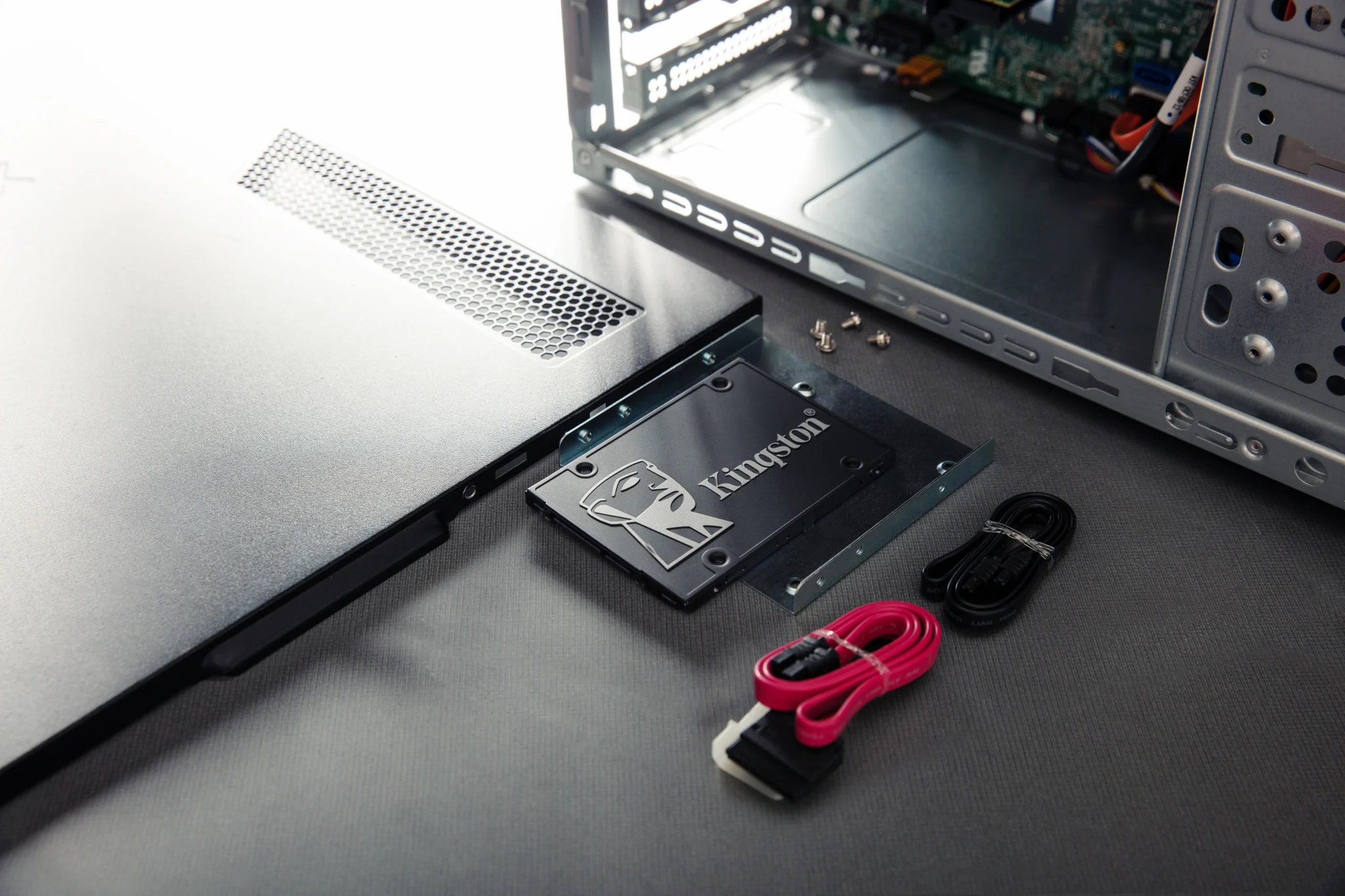 Imagen 5 de Unidad SSD Kingston SKC600 1TB 2.5" 7mm SATA 3 3D TLC Lect 500MB/s Esc 520MB/s