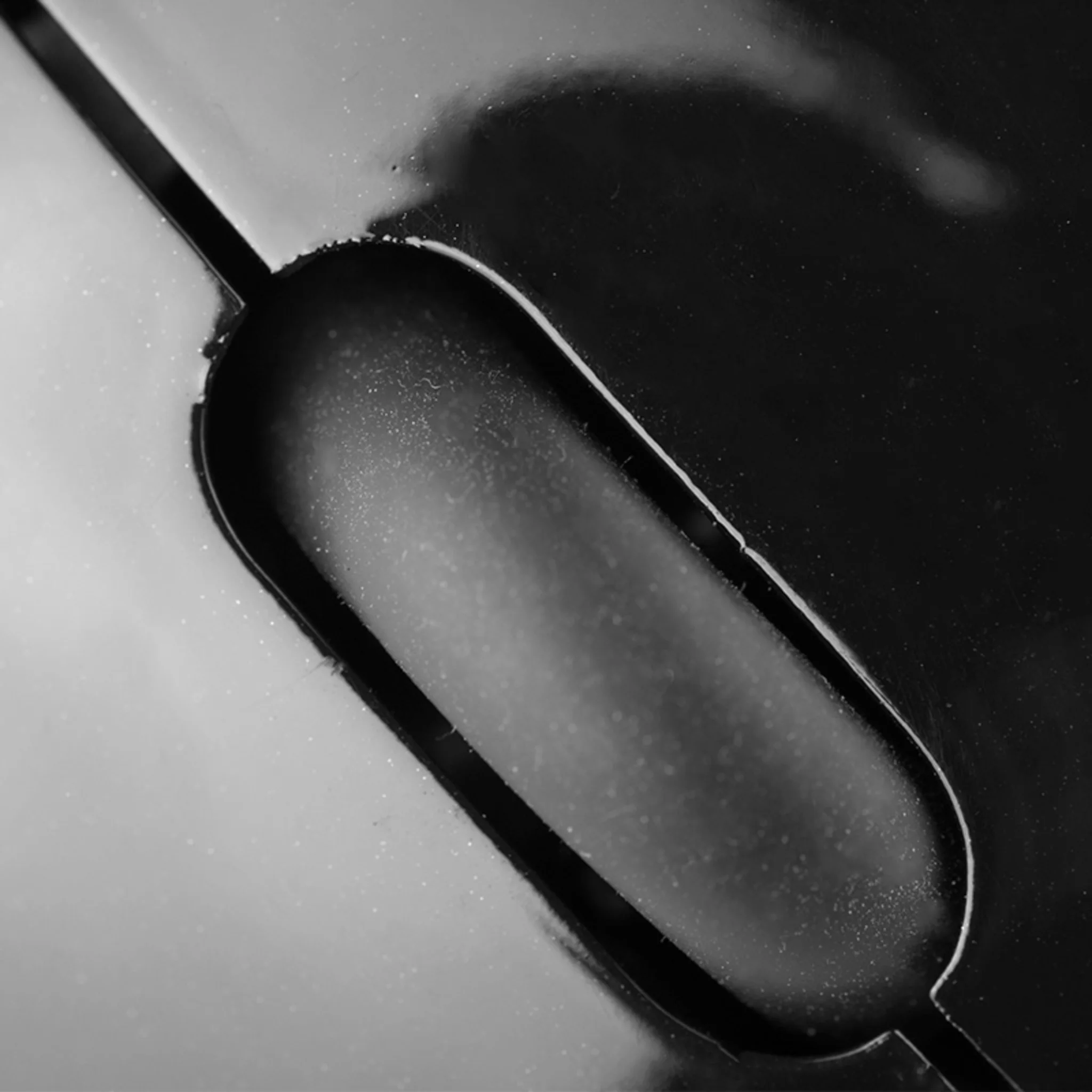 Imagen 4 de Mouse Ergonómico Inalámbrico KlipX KMW-5 Óptico 1600DPI 6 Btns Semi Vert. Negro