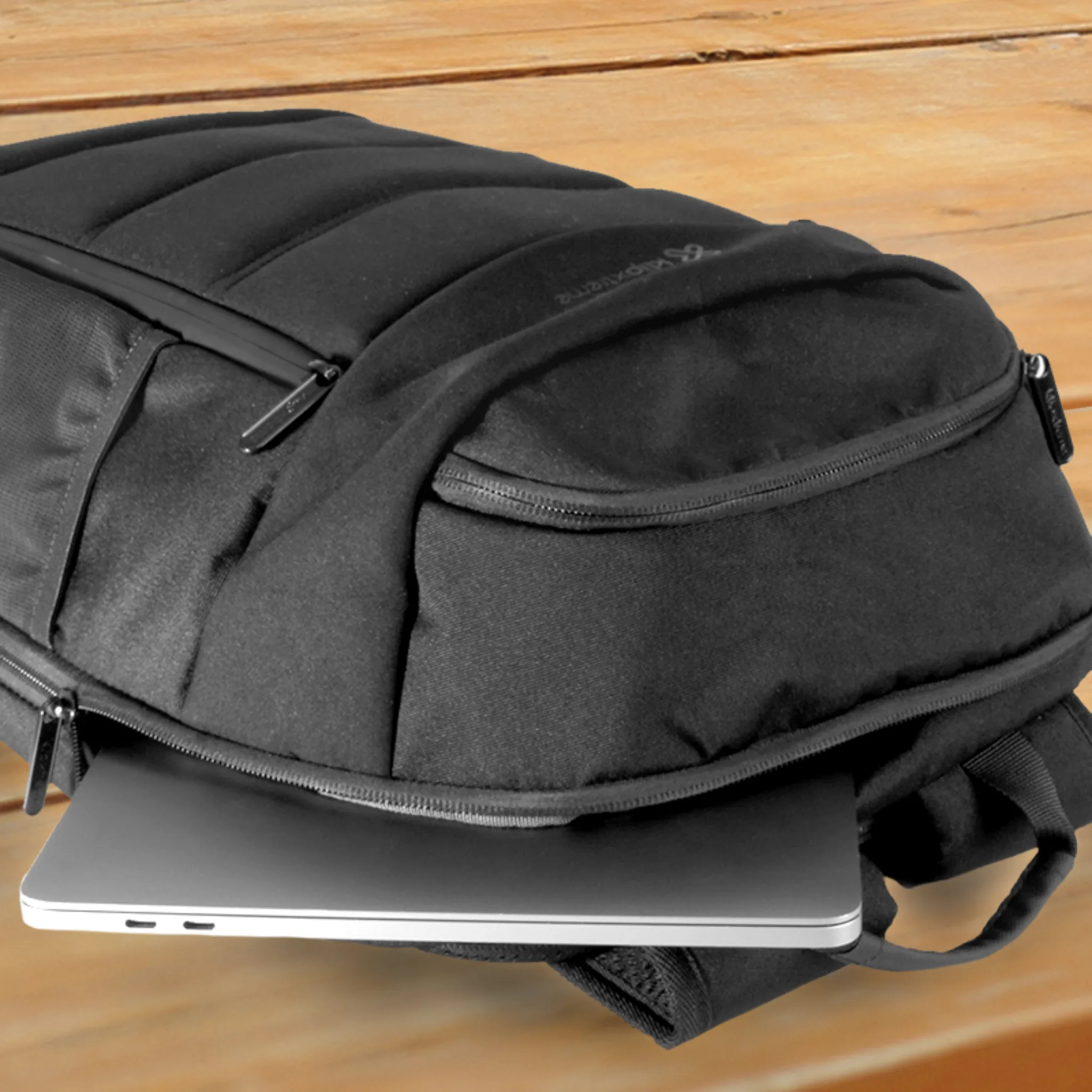 Imagen 6 de Mochila Notebook KlipX KNB-583  Pioneer para laptop 16" 18Kg Color Negro