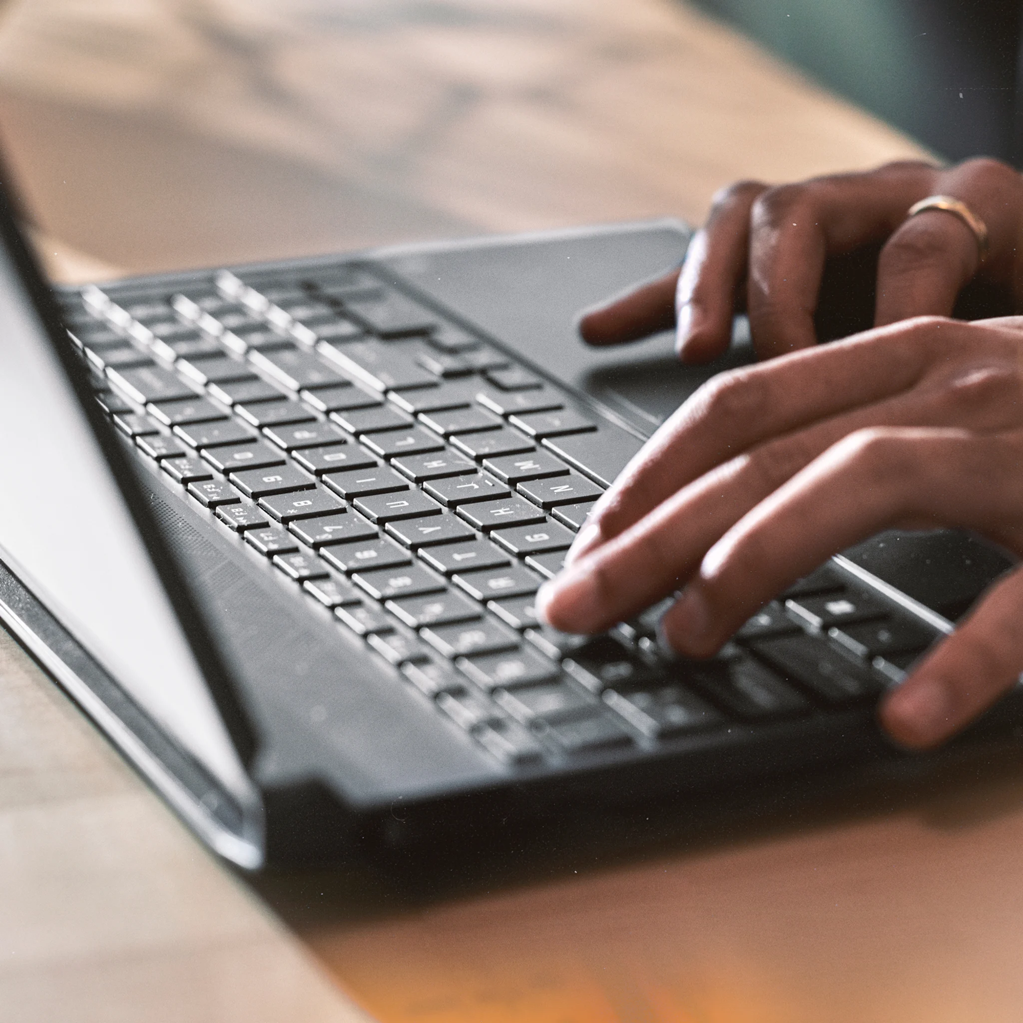 Imagen 6 de Notebook Gamer HP Victus i5-13420H RAM 24GB SSD 2TB 15.6 RTX4050 6GB W11H