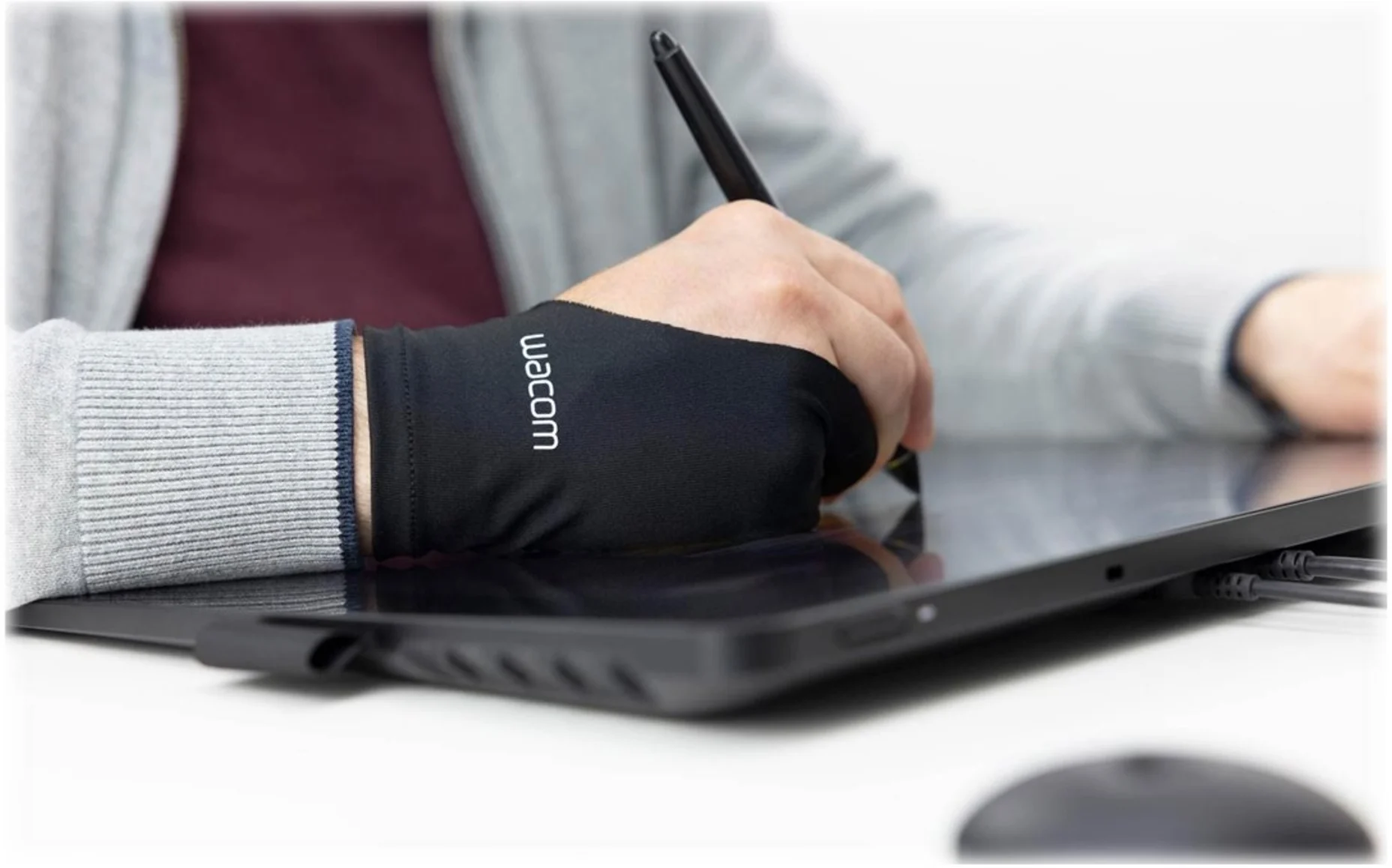 Imagen 2 de Wacom - Guante de dibujar - negro - para Cintiq 16, 22; Cintiq Pro 13, 24, 27, 32, DTH-3220; MobileStudio Pro 13, 16; One DTC133