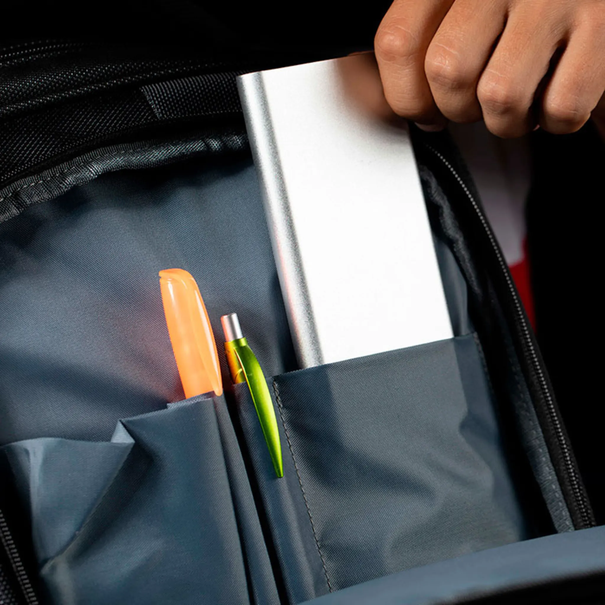 Imagen 5 de Mochila Notebook KlipX KNB-575 hasta 15,6" Tundra/Organizador/Cap:15Kg 