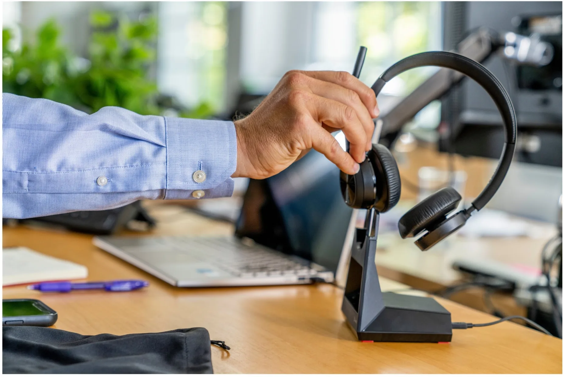 Imagen 4 de Cintillo POLY VOYAGER 4320 UC, V4320-M C (PC & MOBILE) MICROSOFT TEAMS CERTIFIED