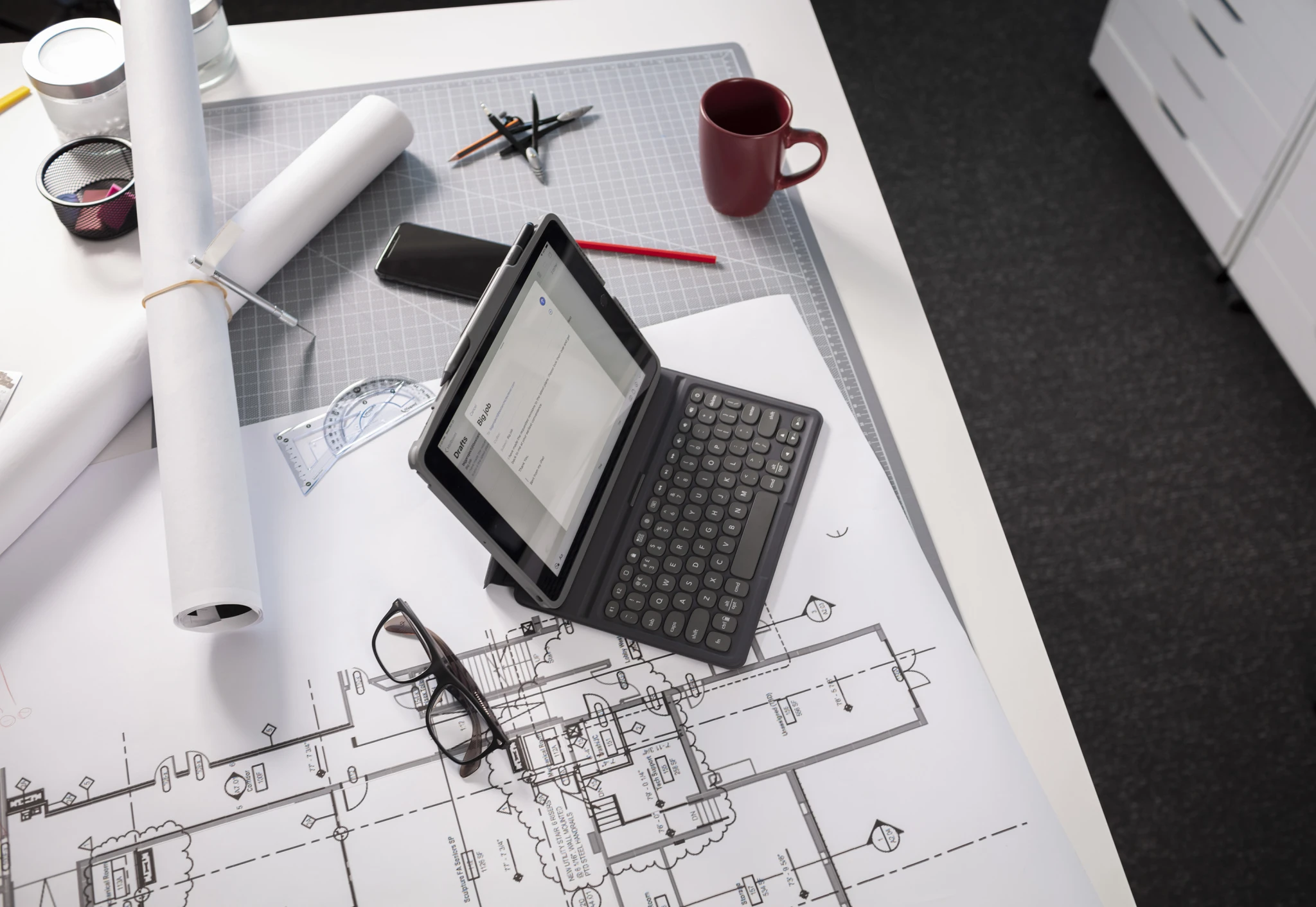 Imagen 6 de Funda con teclado en espanol Pro Keys para iPad 10 Gen 10,9" Zagg