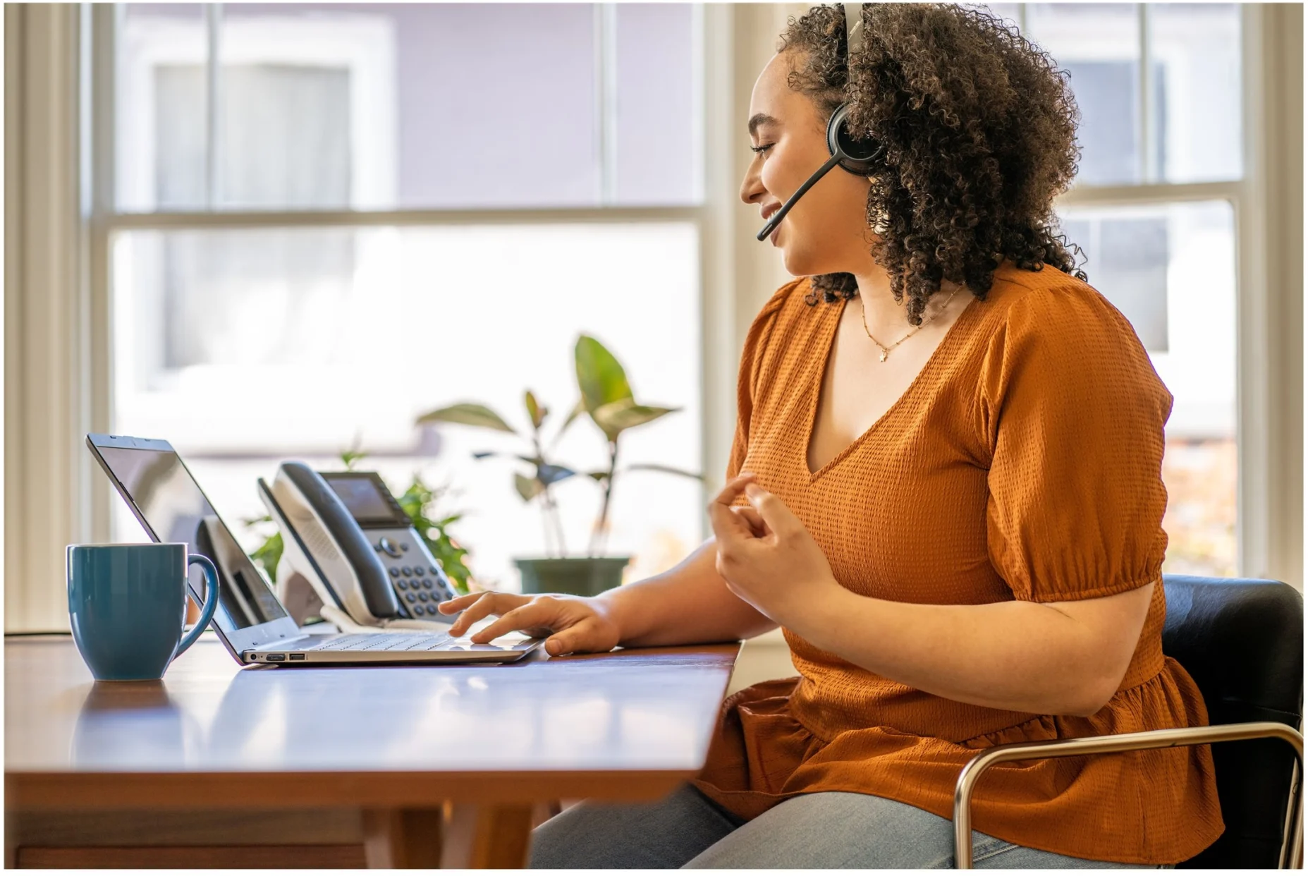 Imagen 10 de Cintillo POLY VOYAGER 4320 UC, V4320-M C (PC & MOBILE) MICROSOFT TEAMS CERTIFIED