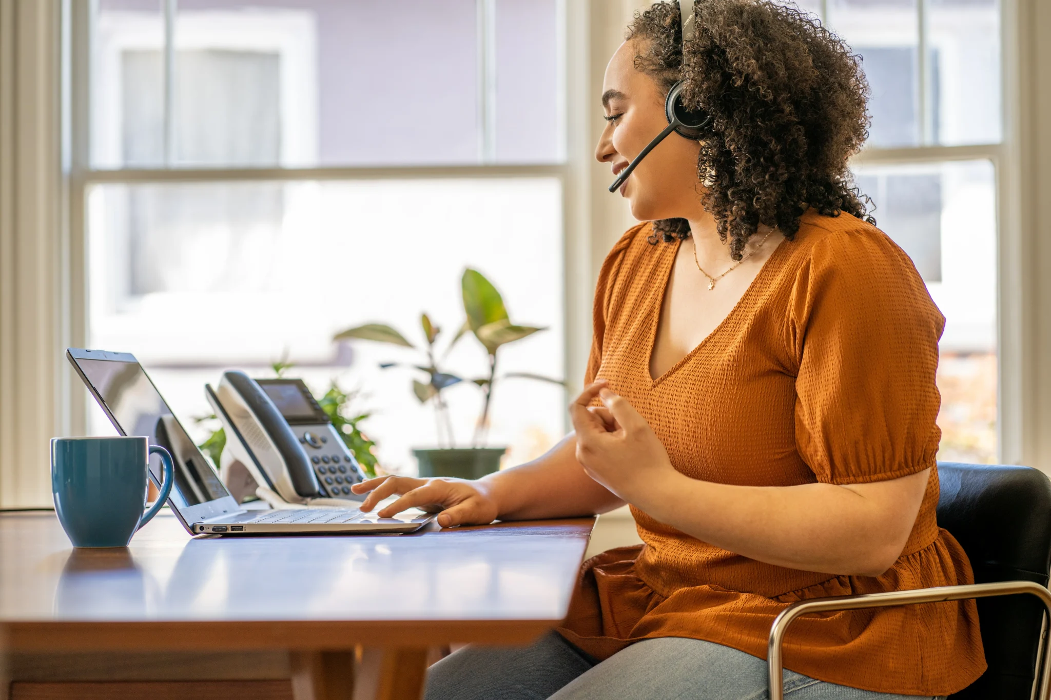 Imagen 9 de Audífonos Poly VOYAGER 4320, Adaptador USB-A Bluetooth BT700 Teams/Zoom