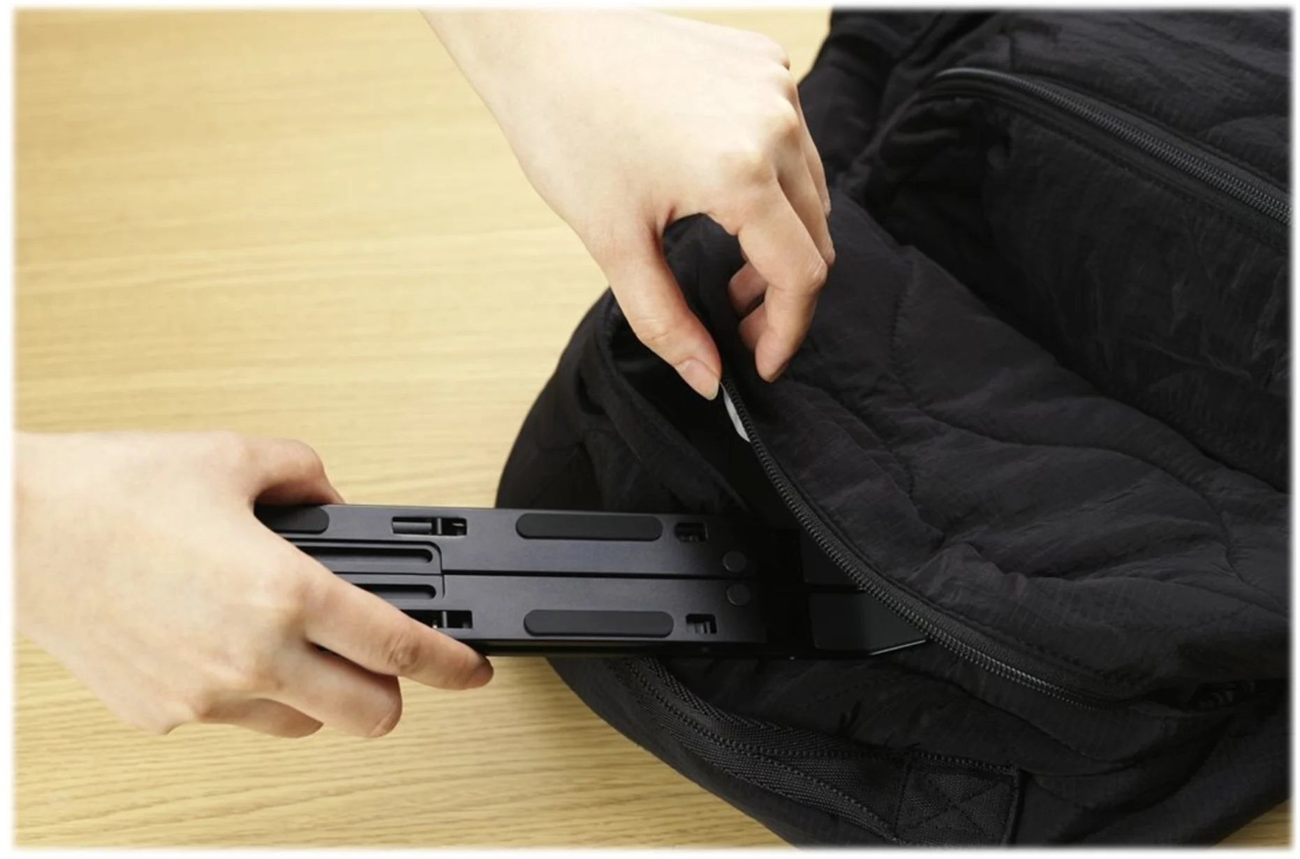 Imagen 1 de Soporte para Notebook Kensington K50406WW, Aluminio Plegable Color Negro