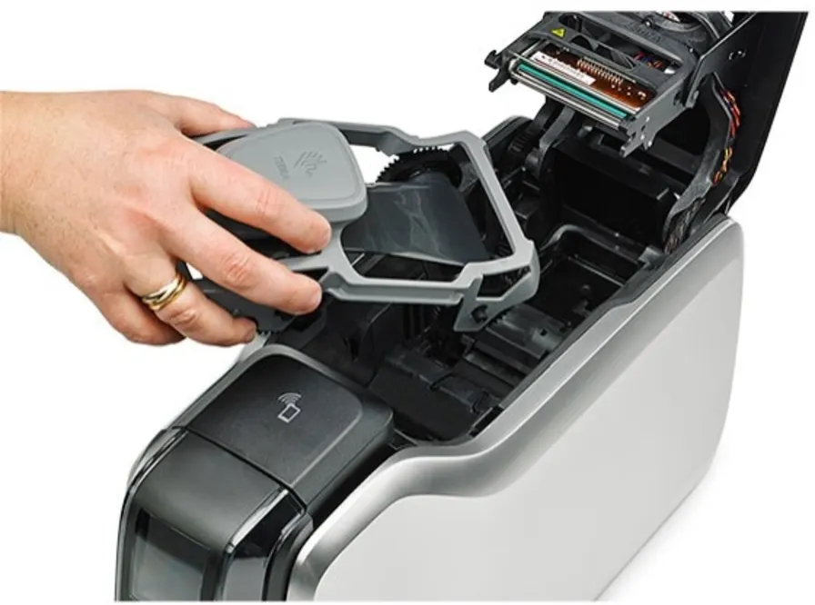 Imagen 4 de Impresora de Credenciales Zebra ZC300  2 Caras, 300dpi LAN USB+SW+Cinta+Tarj.