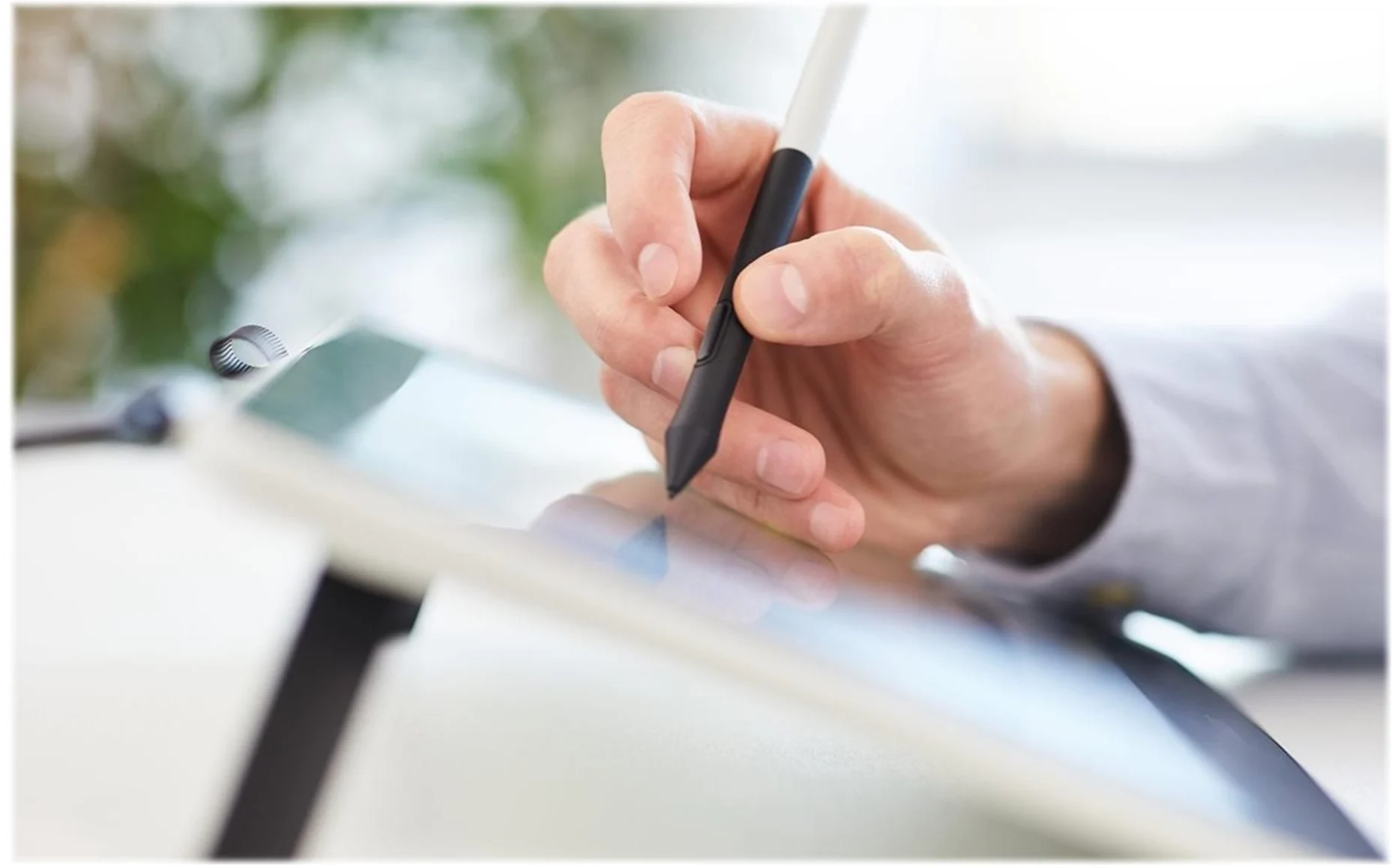 Imagen 2 de Lápiz Wacom One Pen, Compatible con Wacom One, Color Negro/Blanco