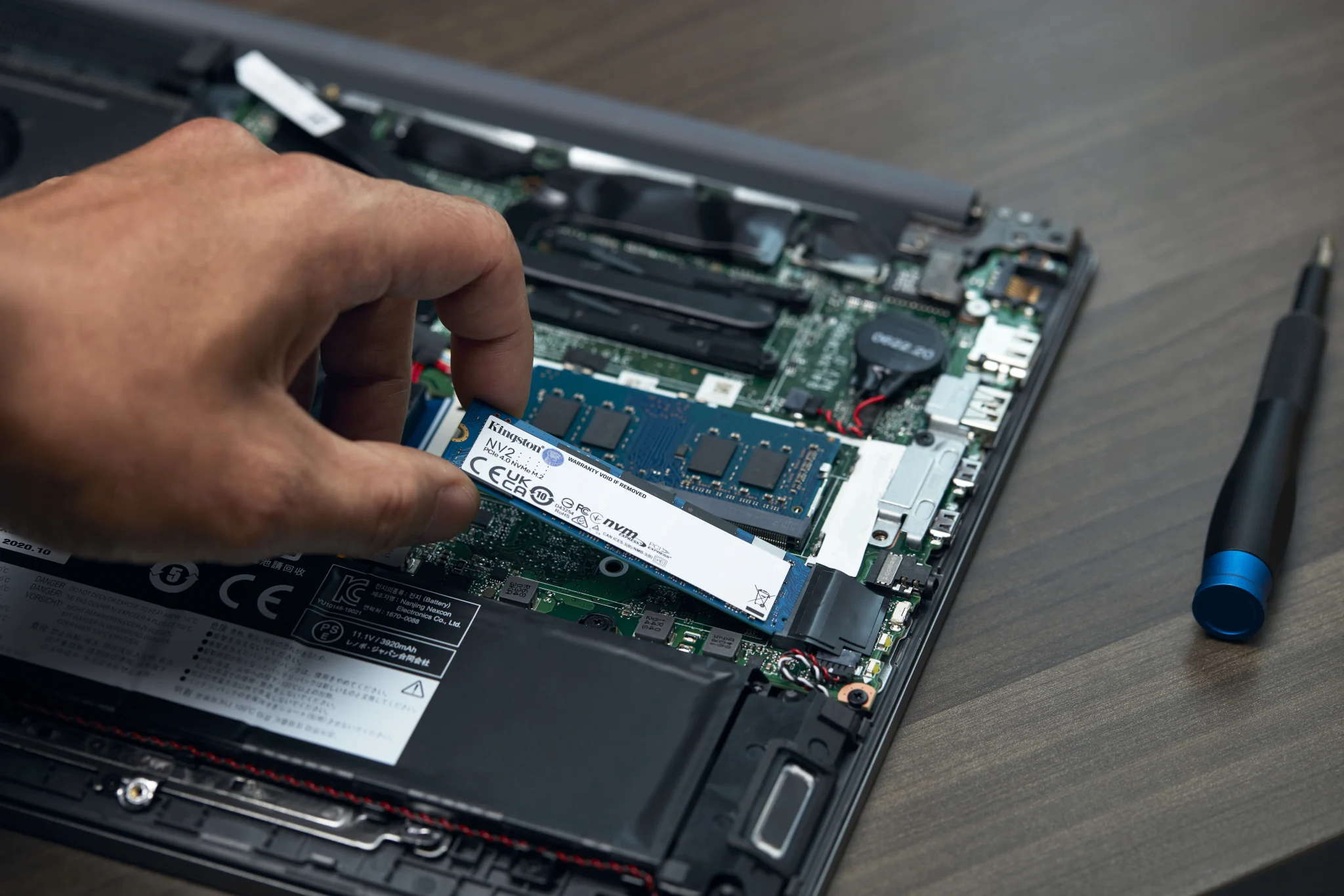 Imagen 7 de Unidad SSD Kingston NV2 1TB M.2 22*80 PCIe4 x4 NVMe Lec 3500MB/s Esc 2100MB/s