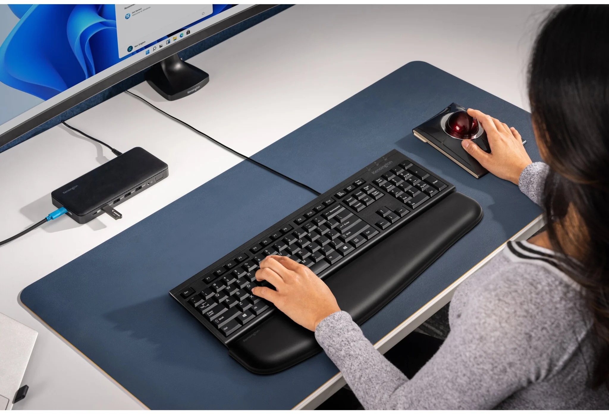 Imagen 6 de Teclado Alámbrico Kensington KB100 EQ, Español Tamaño completo Res.Derrame Negro