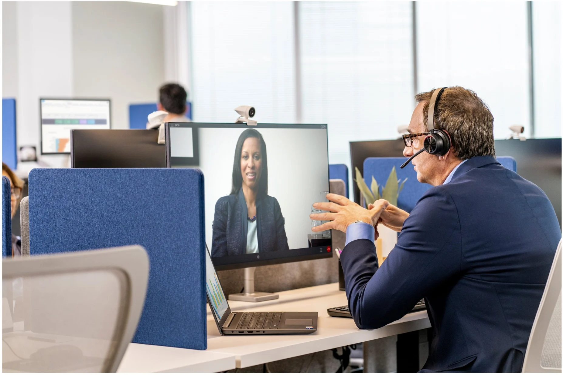 Imagen 0 de Cintillo POLY VOYAGER 4320 UC, V4320-M C (PC & MOBILE) MICROSOFT TEAMS CERTIFIED