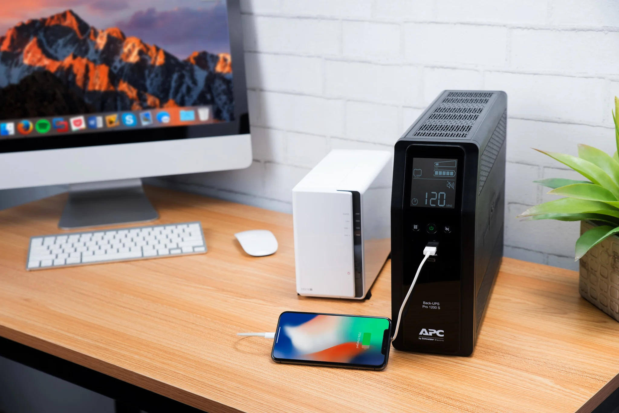 Imagen 6 de UPS APC SAI Back Pro BR 1200 VA onda sinusoidal Salida 8 tomas AVR Interfaz LCD