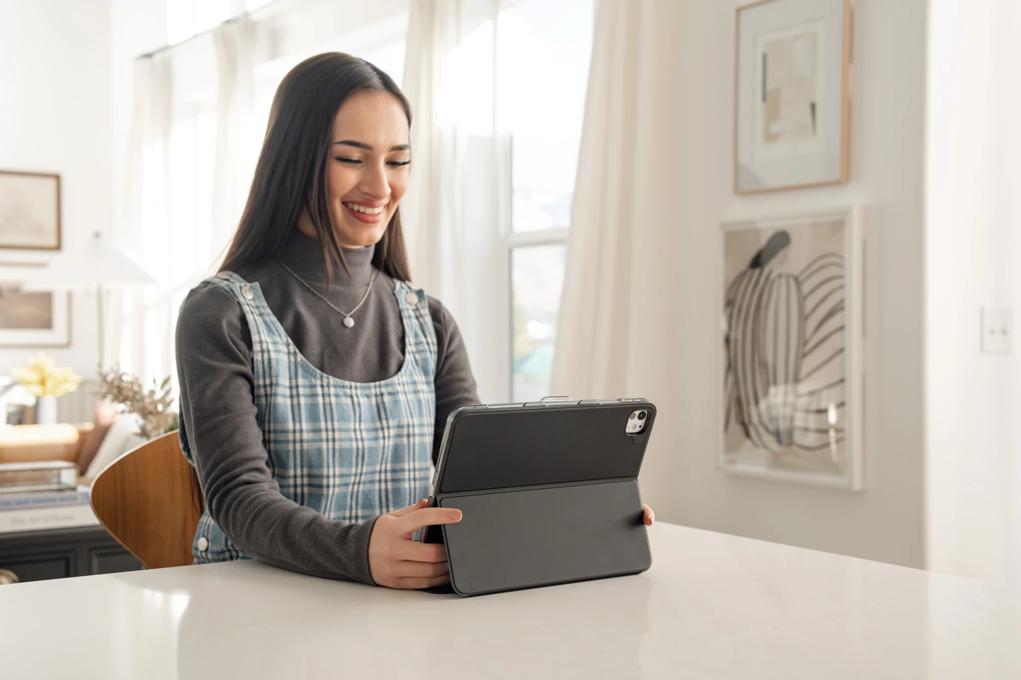 Imagen 3 de Funda con teclado en espanol Pro Keys 2 para iPad Pro 13" M4 Zagg