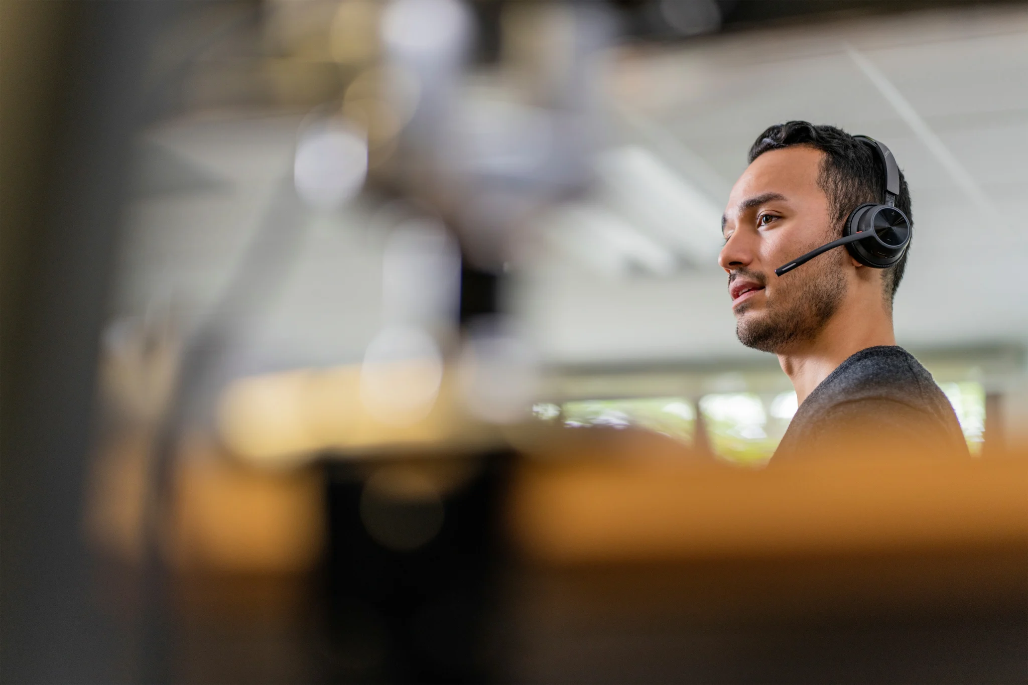 Imagen 5 de Audífonos Poly VOYAGER 4320, Adaptador USB-A Bluetooth BT700 Teams/Zoom