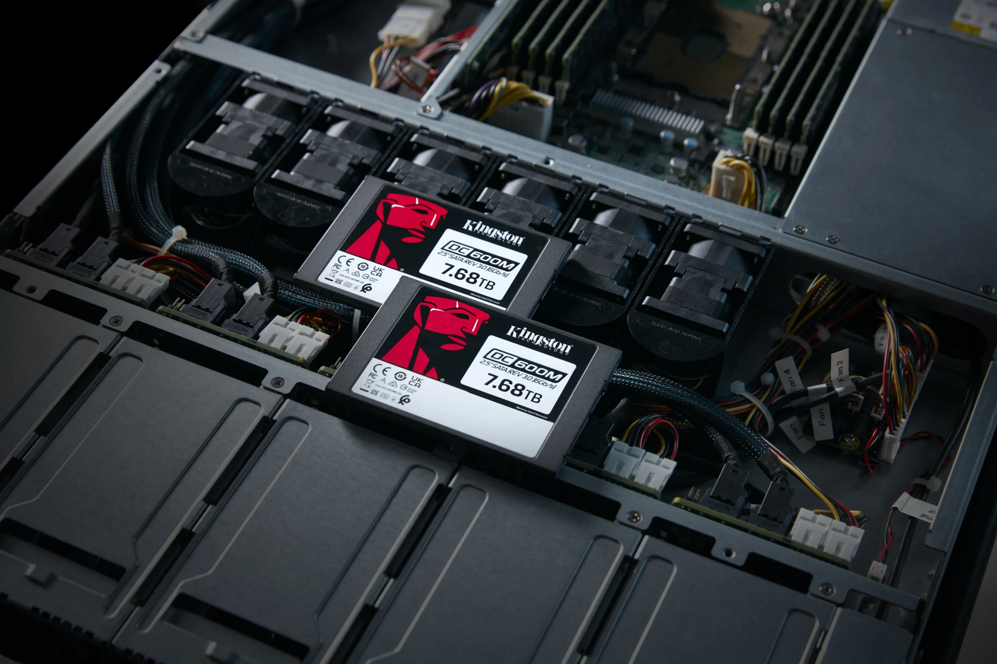 Imagen 4 de Unidad SSD Kingston DC600M 7.68TB 2.5" 7mm SATA NAND TLC 3D Lec560MBs Esc530MBs