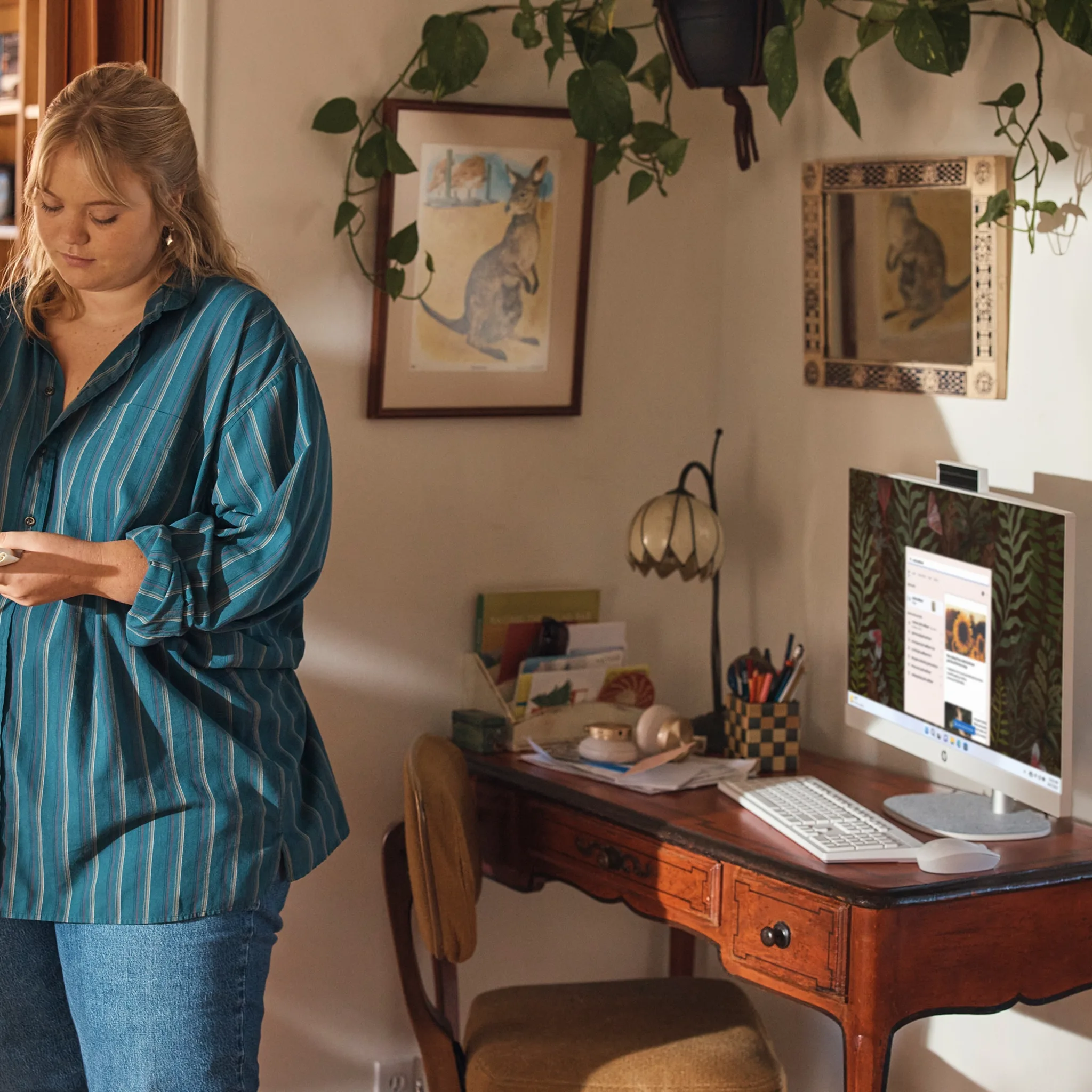 Imagen 3 de Computador HP AIO 27-cr0011la AMD Ryzen 7 7730U RAM16GB SSD512GB 27" W11H