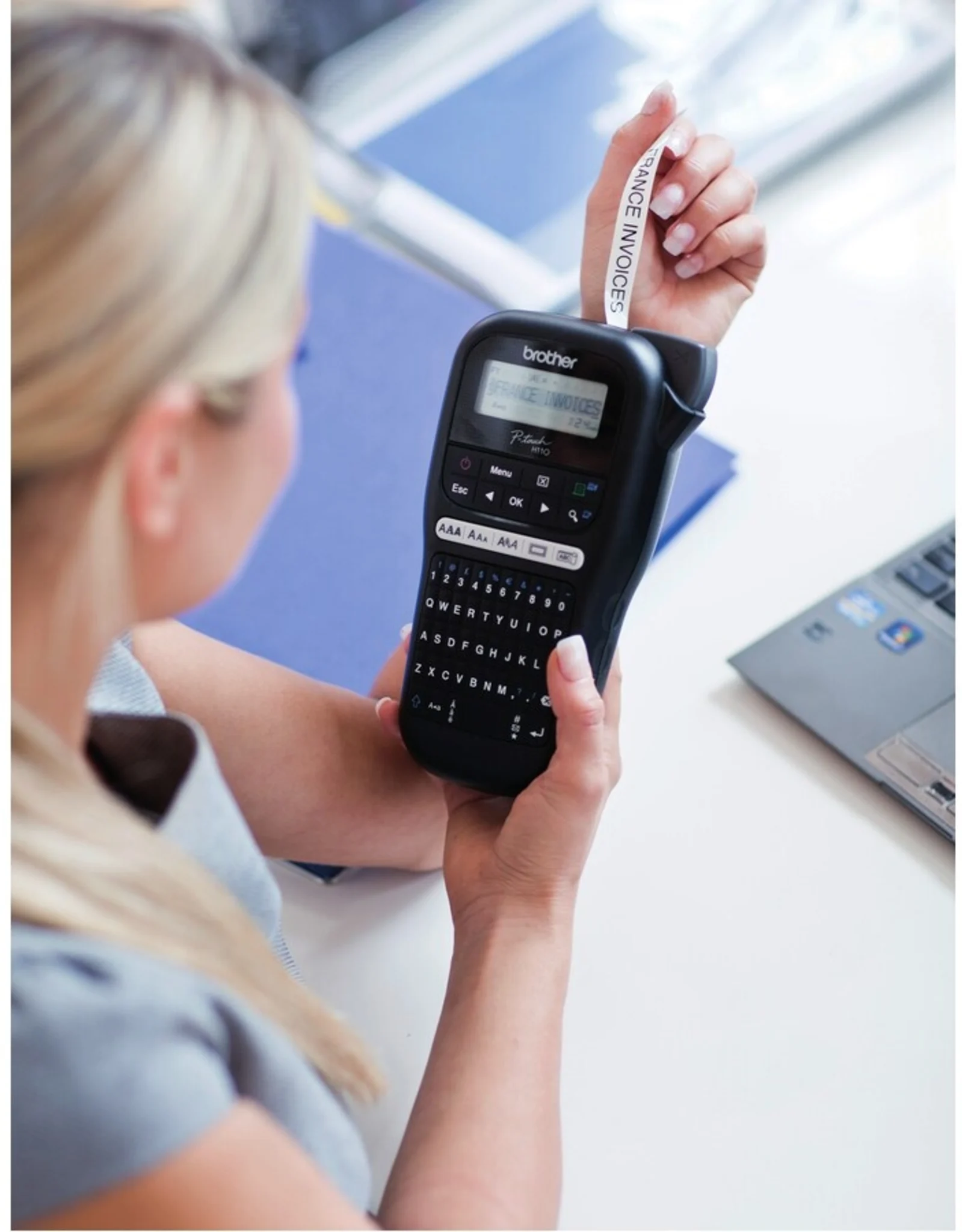 Imagen 2 de Rotuladora Portátil Brother PTH110BK P-Touch 20mm/s Teclado QUERTY LCD Negro 