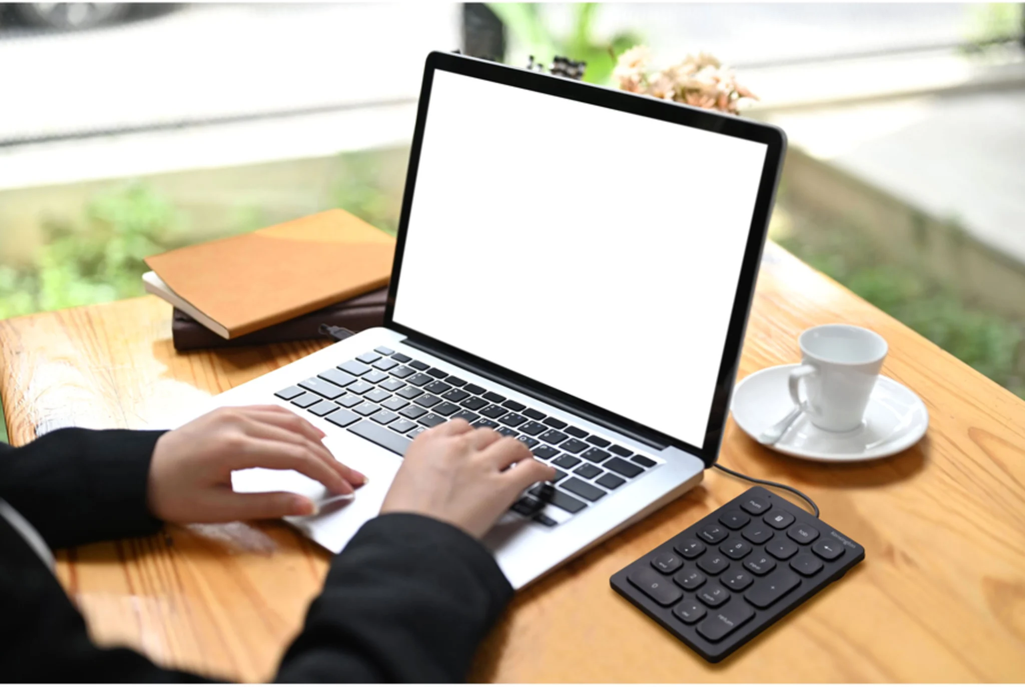 Imagen 7 de Teclado Numérico Alámbrico Kensington 21 Teclas + 4 acceso rápido USB Negro