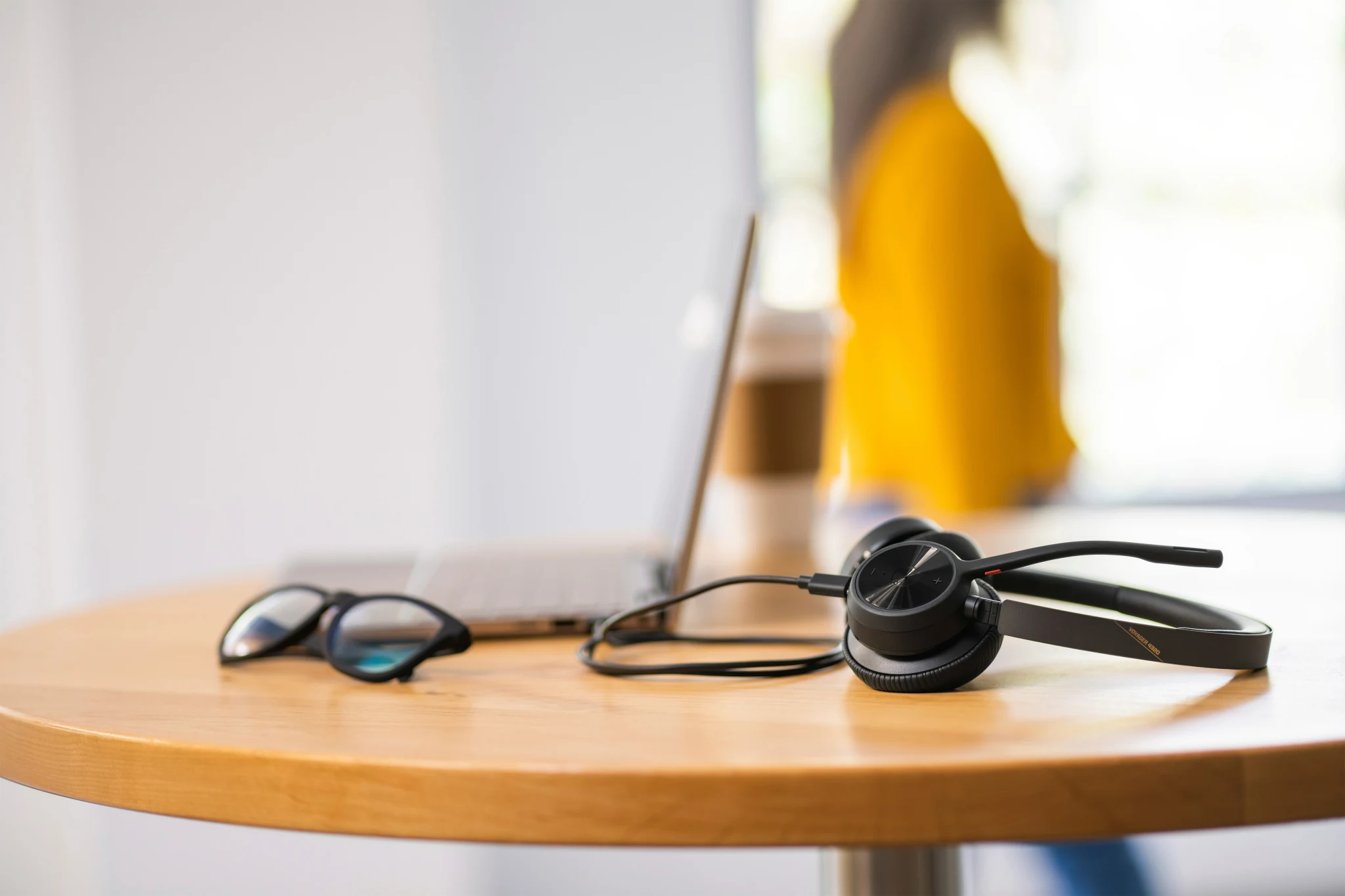 Imagen 4 de Auricular Inalámbrico HP Poly Voyager 4320 Con Micrófono / BT USB