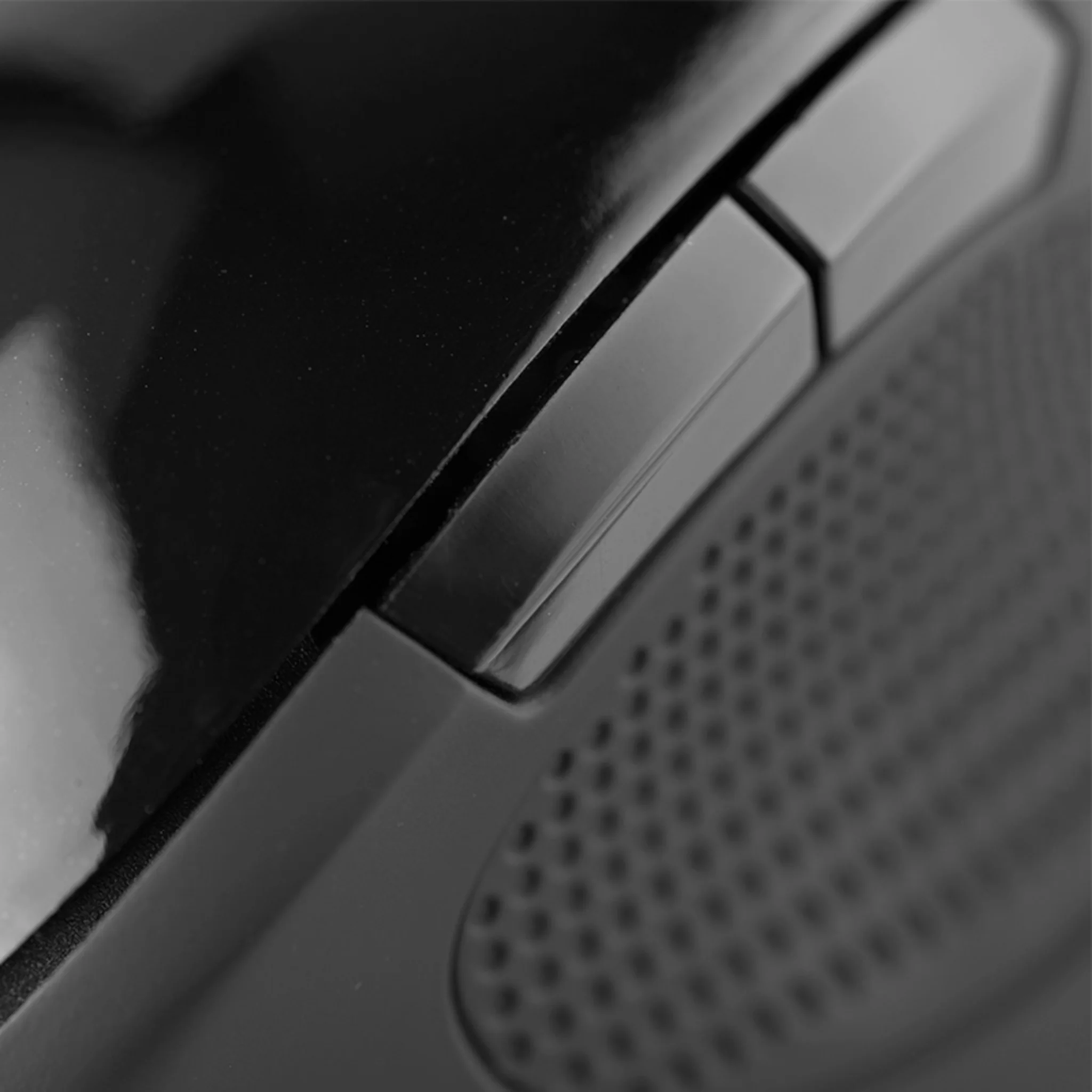 Imagen 2 de Mouse Ergonómico Inalámbrico KlipX KMW-5 Óptico 1600DPI 6 Btns Semi Vert. Negro