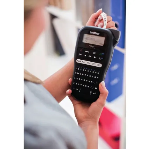 Imagen 1 de Rotuladora Portátil Brother PTH110BK P-Touch 20mm/s Teclado QUERTY LCD Negro 