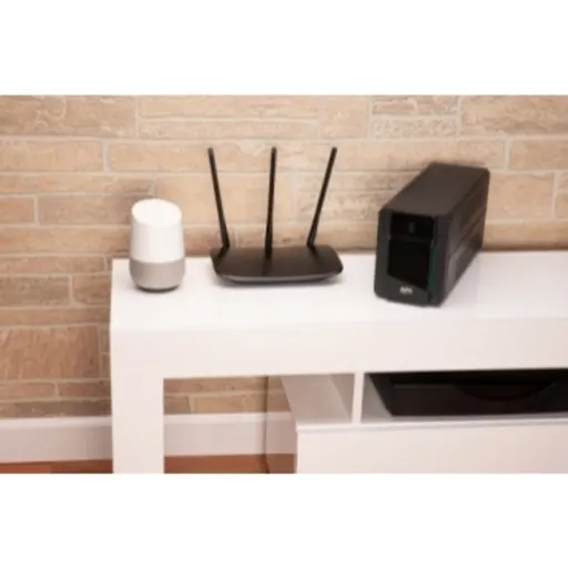 Imagen 3 de UPS APC Easy 900VA 480 Watt 230V  Line interactive Enchufes universales
