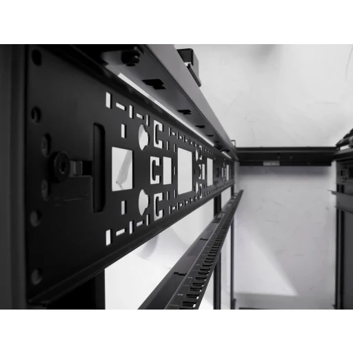 Imagen 22 de Rack de Servidor APC AR3100 NetShelter SX 42U 600mm x 1070mm c/Laterales Negro