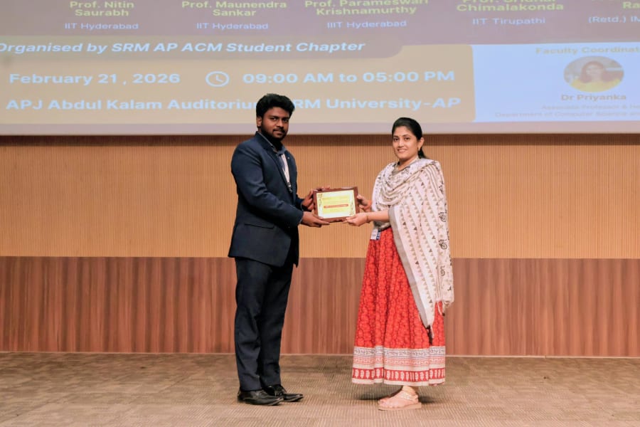 Jayanth Ramakrishnan receiving a leadership award on stage