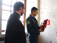 В преддверие Рождества сотрудники МЧС проводят профилактические мероприятия в храмах региона