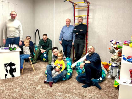 Гуманитарная миссия продолжается: тамбовские единороссы продолжают оборудовать детскую комнату в Смоляниново