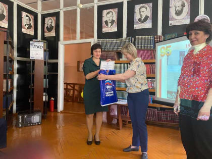 Общественная приемная партии «Единая Россия» поздравила Центральную библиотеку Пичаевского района с юбилеем