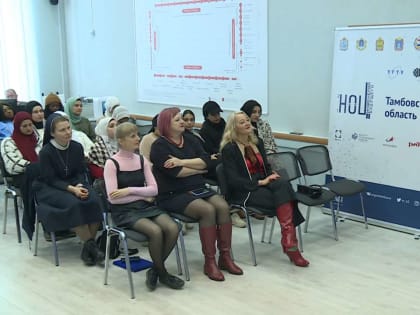 Иностранные студентки на заседании клуба рассказали, что для них значит быть женщиной