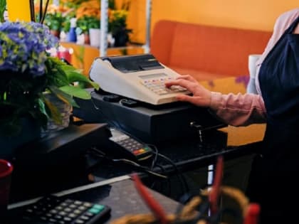 В Тамбовской области продавец-кассир магазина присвоила более 300 тысяч рублей