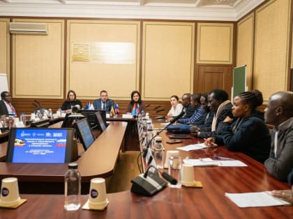 Ректор Державинского университета встретился с преподавателями из Уганды