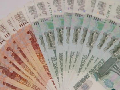 Финансовый аналитик советует часть сбережений хранить наличными