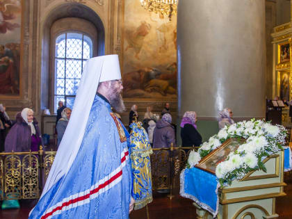 В канун праздника Сретения Господня митрополит Феодосий совершил всенощное бдение в Спасо-Преображенском кафедральном соборе