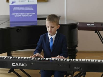 Максим Егоров вручил новые музыкальные инструменты Кирсановской детской школе искусств