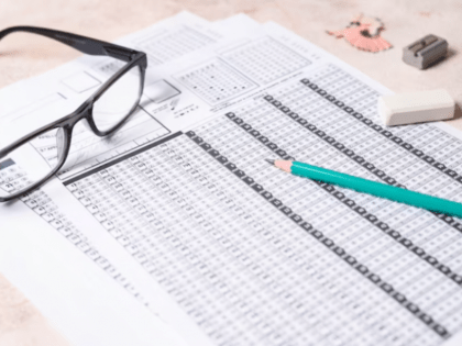 Среди выпускников региона по результатам трех экзаменов ЕГЭ определились первые восемь 100-балльников