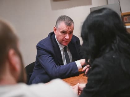 Председатель ЛДПР встретился с военными корреспондентами в Донецке