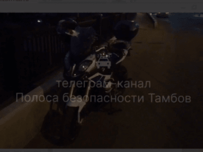 На Октябрьском путепроводе перевернулся мотоцикл: есть жертвы