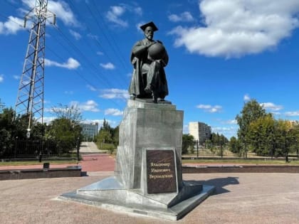 Ремонт памятника Вернадскому в Тамбове