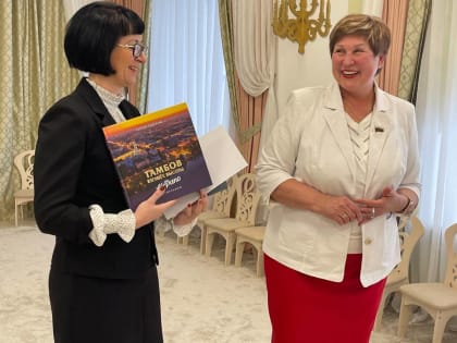 Галина Серова поздравила воспитателя детского сада «Подснежник» с победой в региональном этапе профессионального конкурса