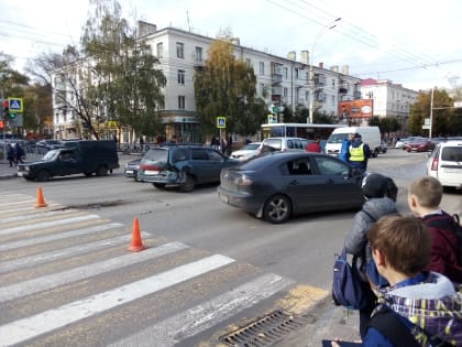 В центре Тамбова из-за тройного ДТП образовался затор